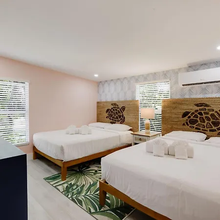Charming Suite With Balcony And Bikes At Historic Sandpiper Inn